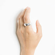 Anillo de plata 925 reciclada hecho a mano con diseño elegante unisex